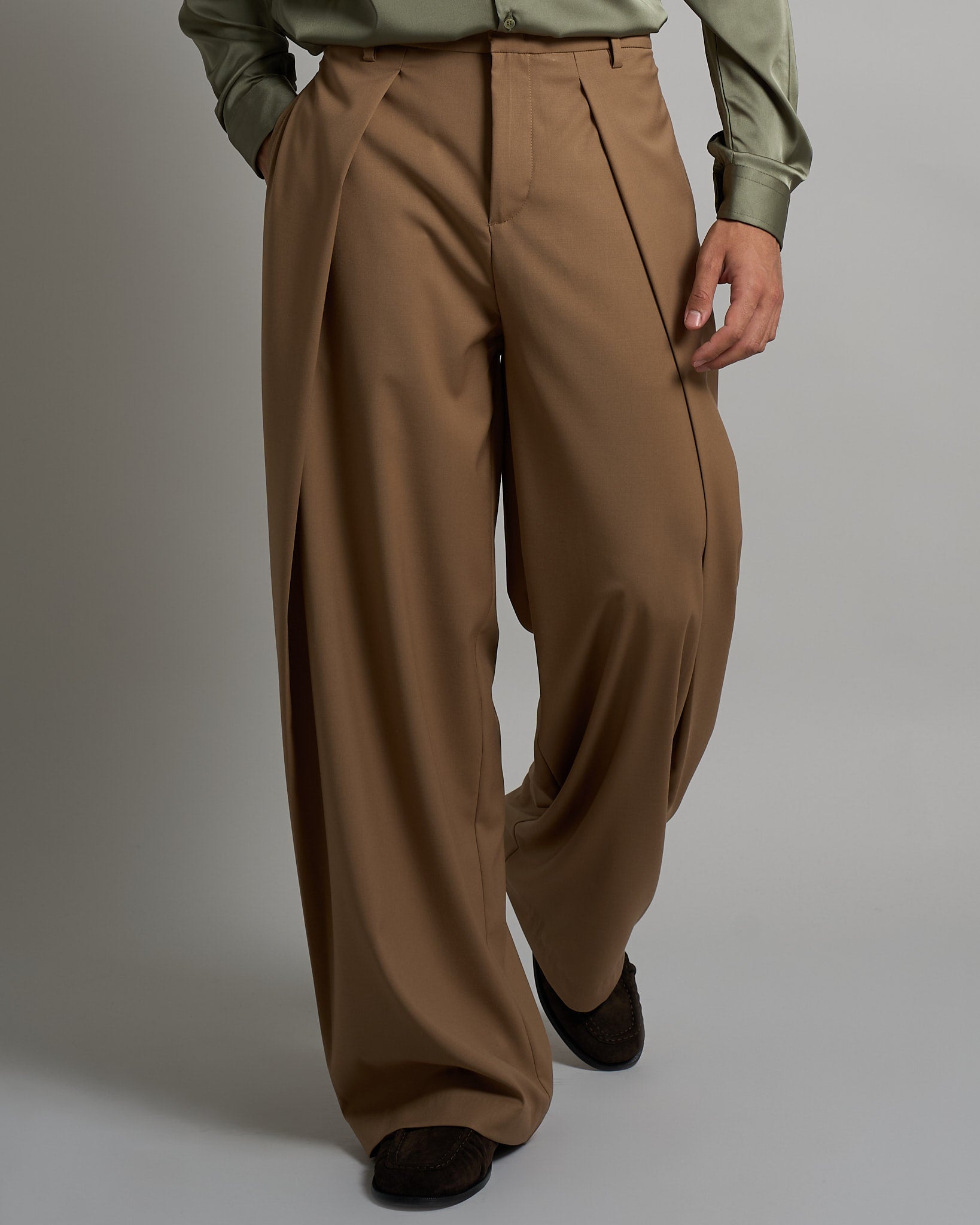 Pantalone Wide Fit con pieghe