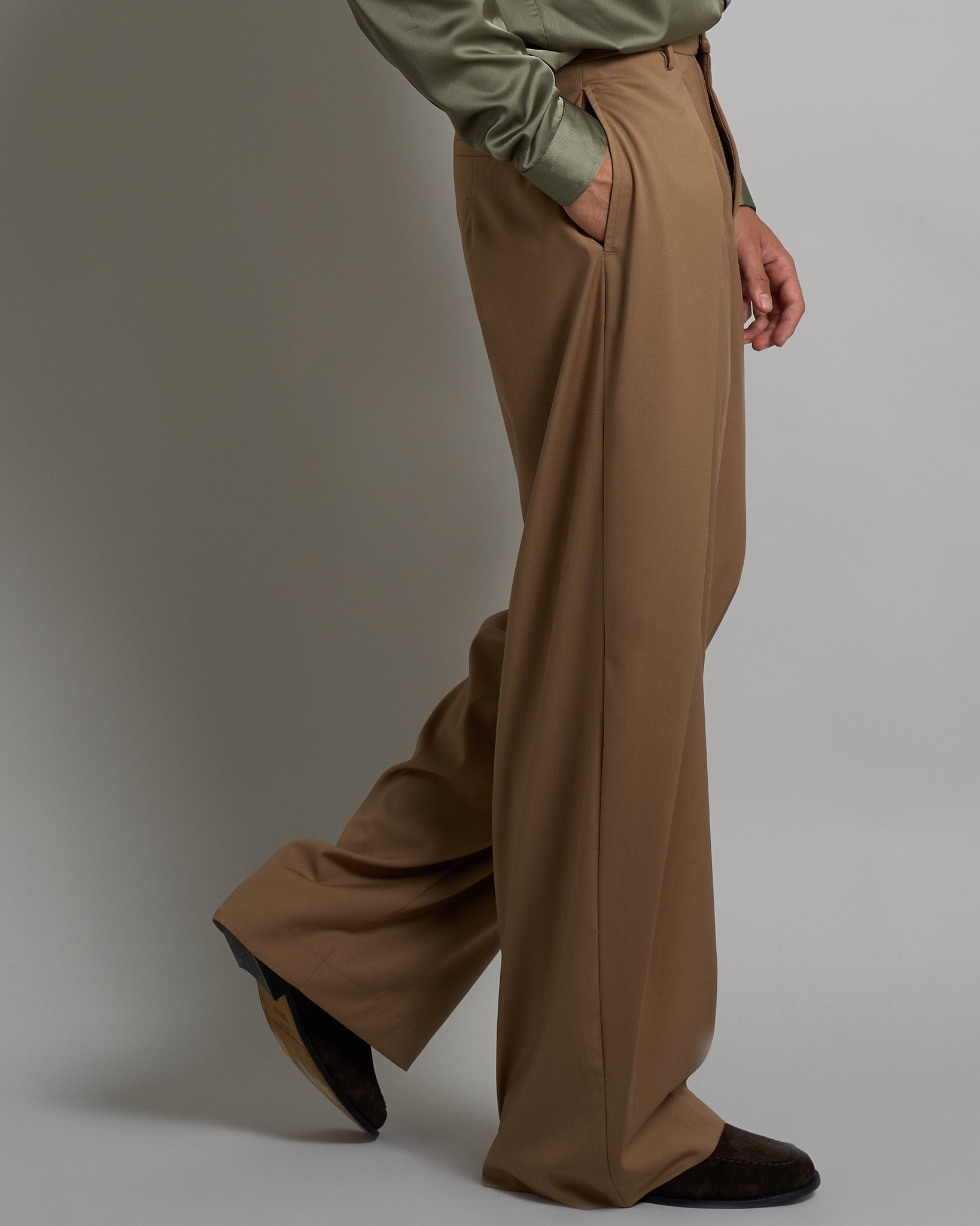 Pantalone Wide Fit con pieghe