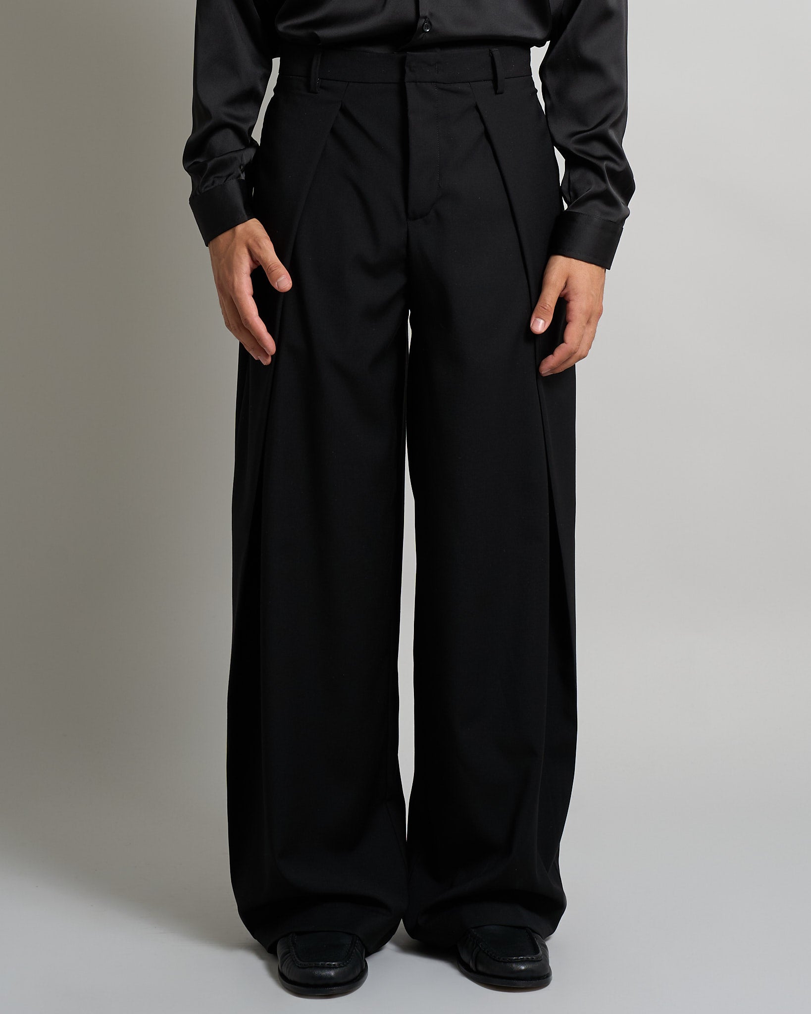 Pantalone Wide Fit con pieghe