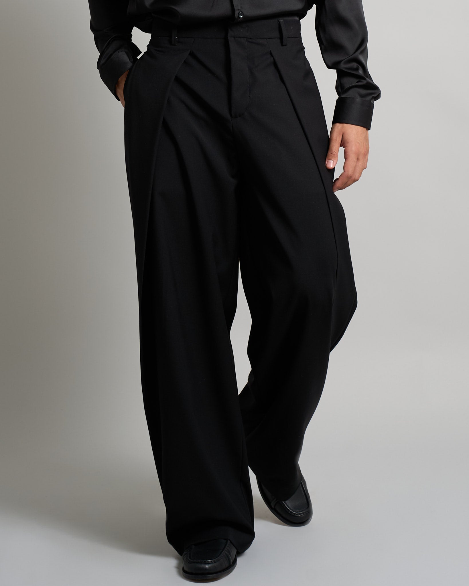 Pantalone Wide Fit con pieghe