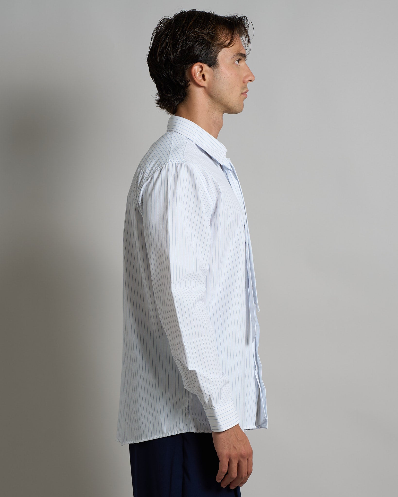 Camicia rigata con fiocco