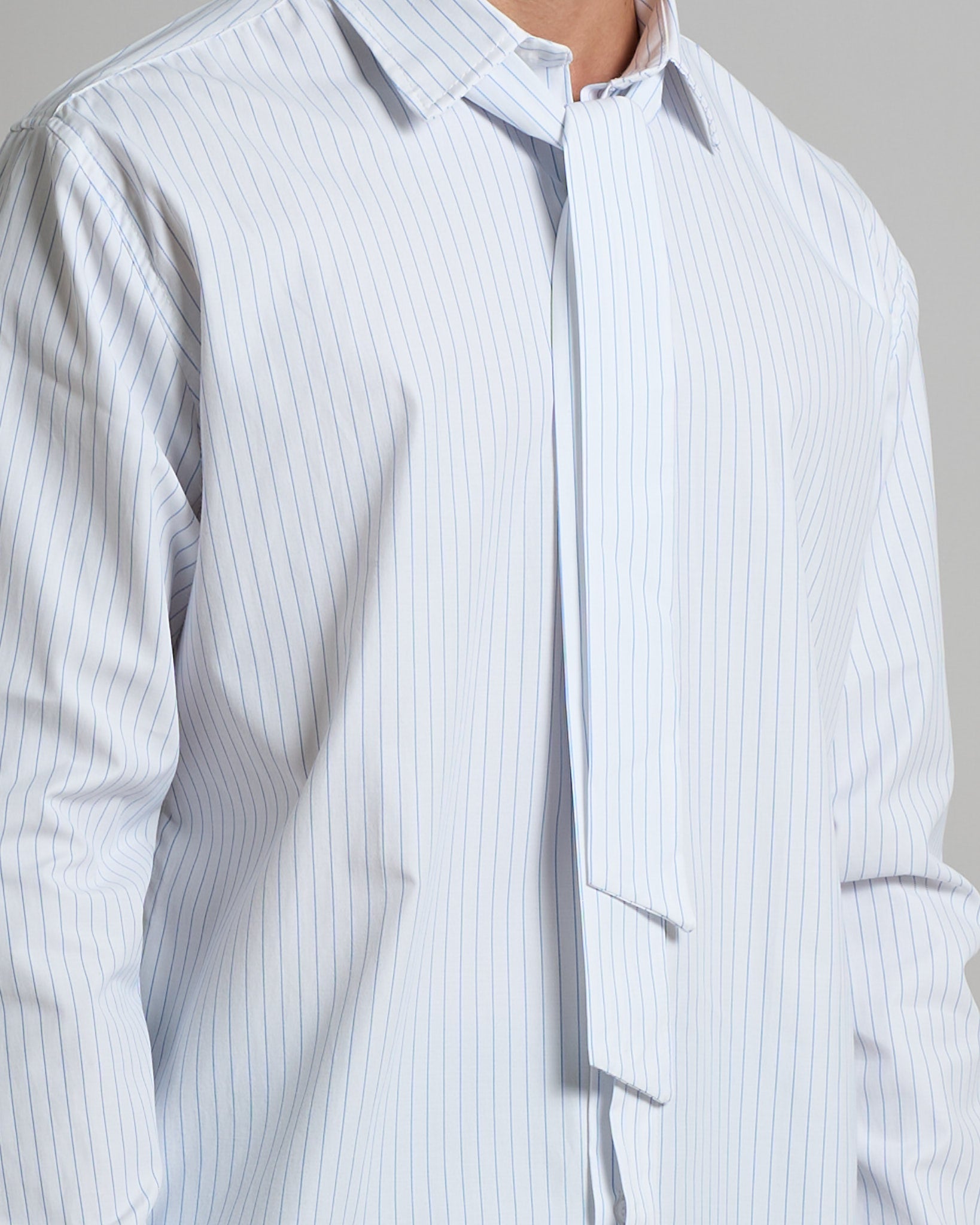 Camicia rigata con fiocco