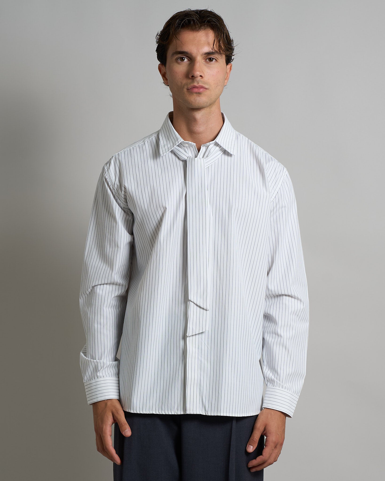 Camicia rigata con fiocco