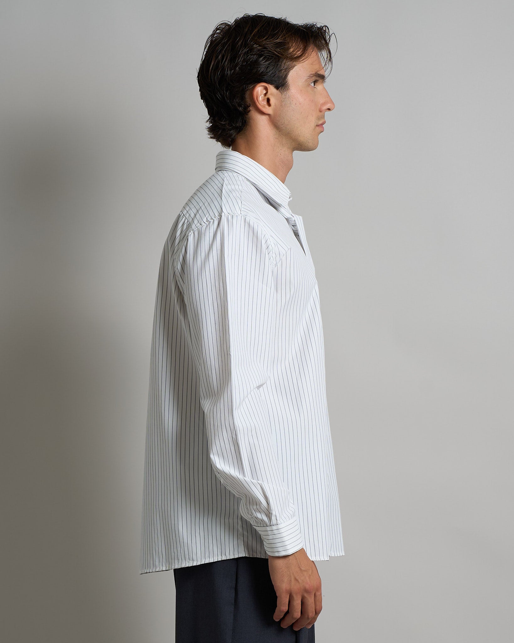 Camicia rigata con fiocco