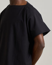 T-Shirt scollo a barca taglio vivo in cotone premium 270gr.