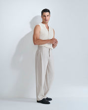 Pantalone con pieghe e cucitura laterale