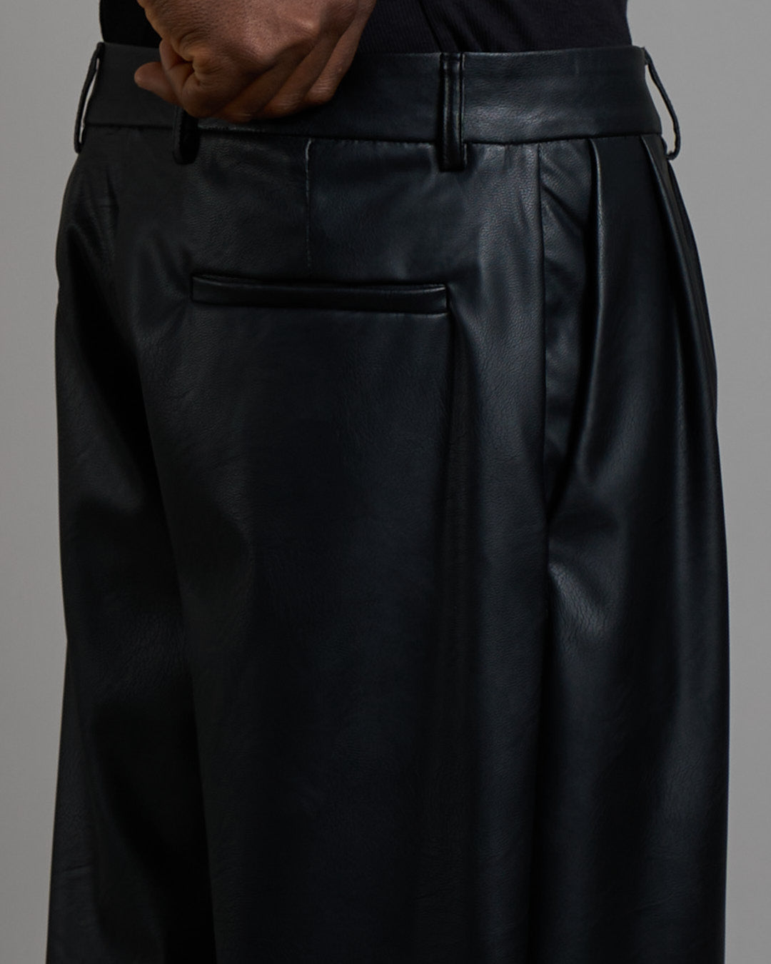 Pantalone Relax Fit effetto pelle