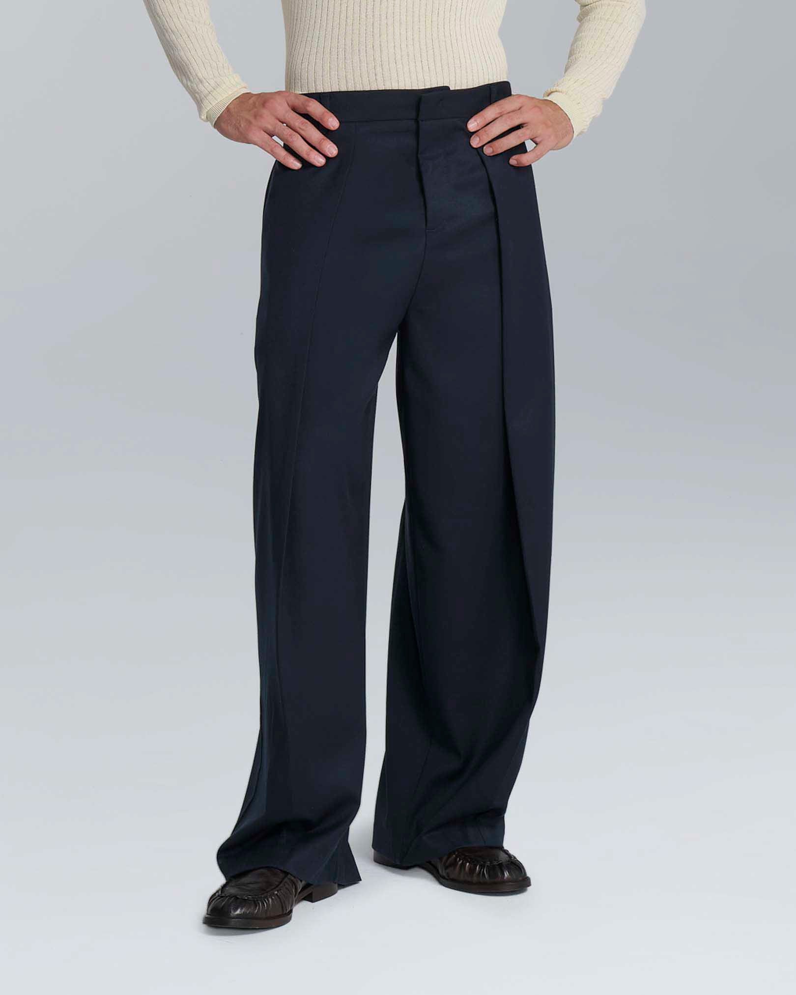 Pantalone wide fit con pieghe