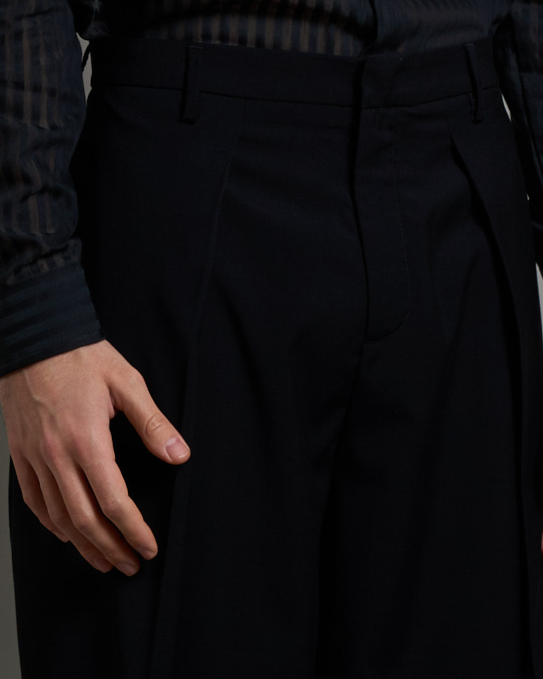 Pantalone Wide Fit con pieghe