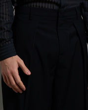 Pantalone Wide Fit con pieghe