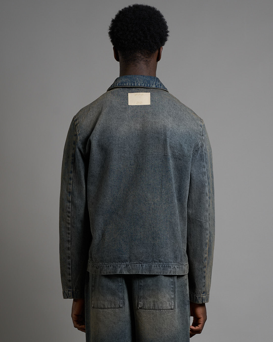 Giacca in denim sabbiato cropped