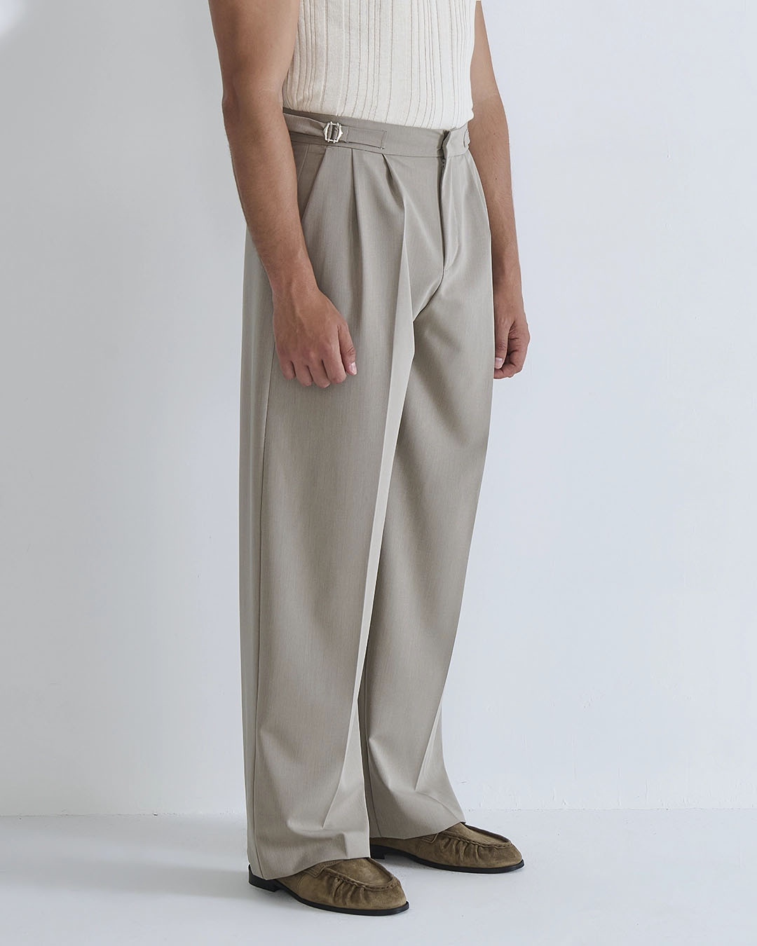 Pantalone da completo con fibbie