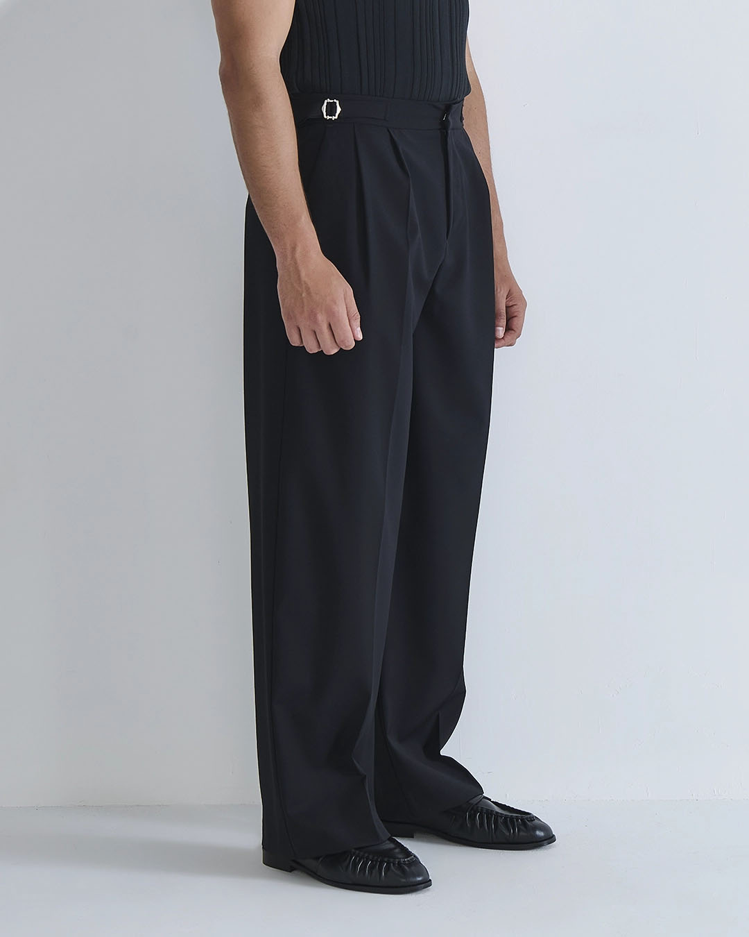 Pantalone da completo con fibbie
