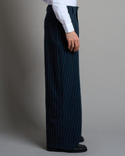 Pantalone Wide Fit con pieghe gessato