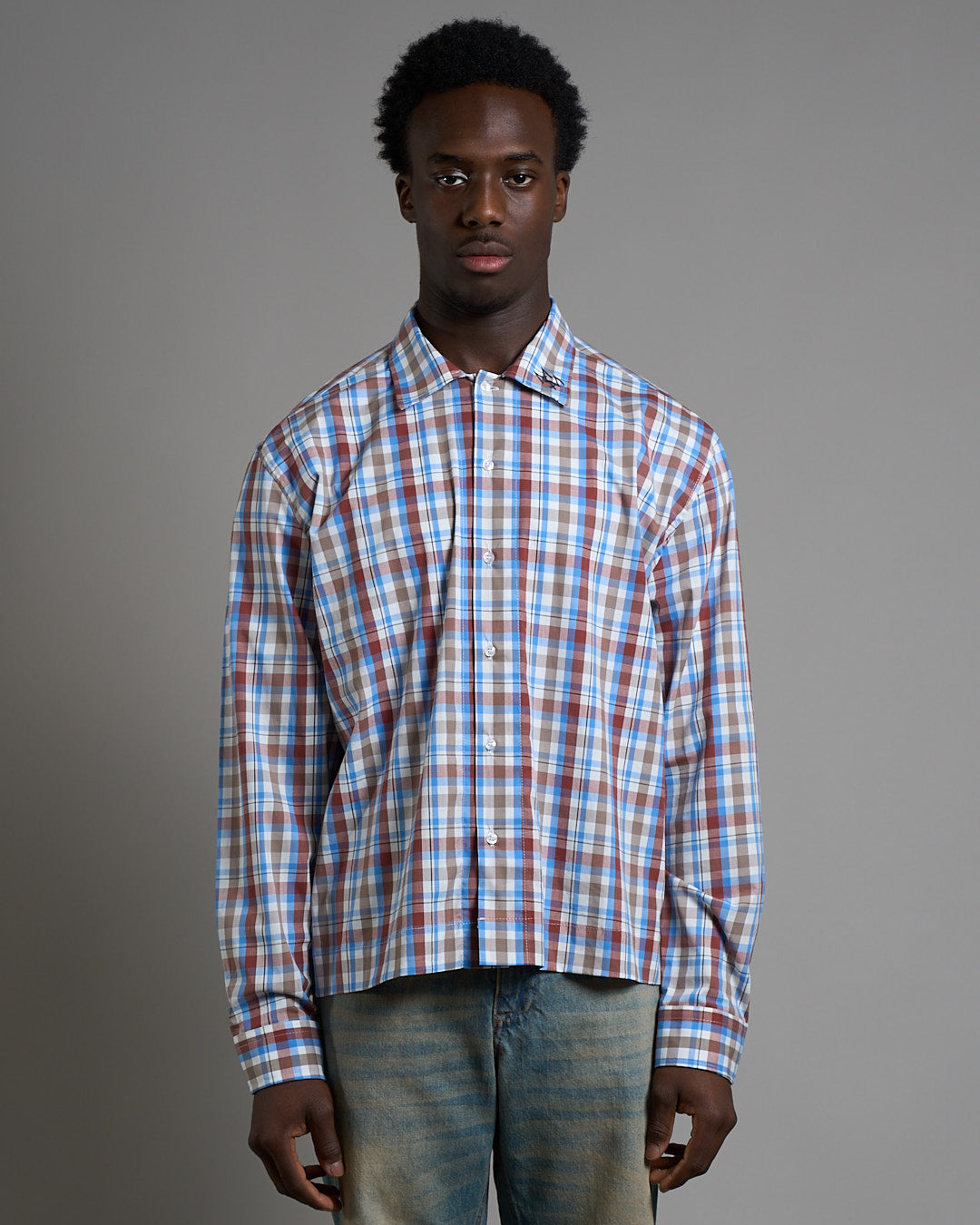 Camicia cropped a quadri con ricamo