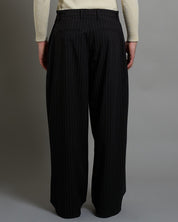 Pantalone Wide Fit con pieghe gessato