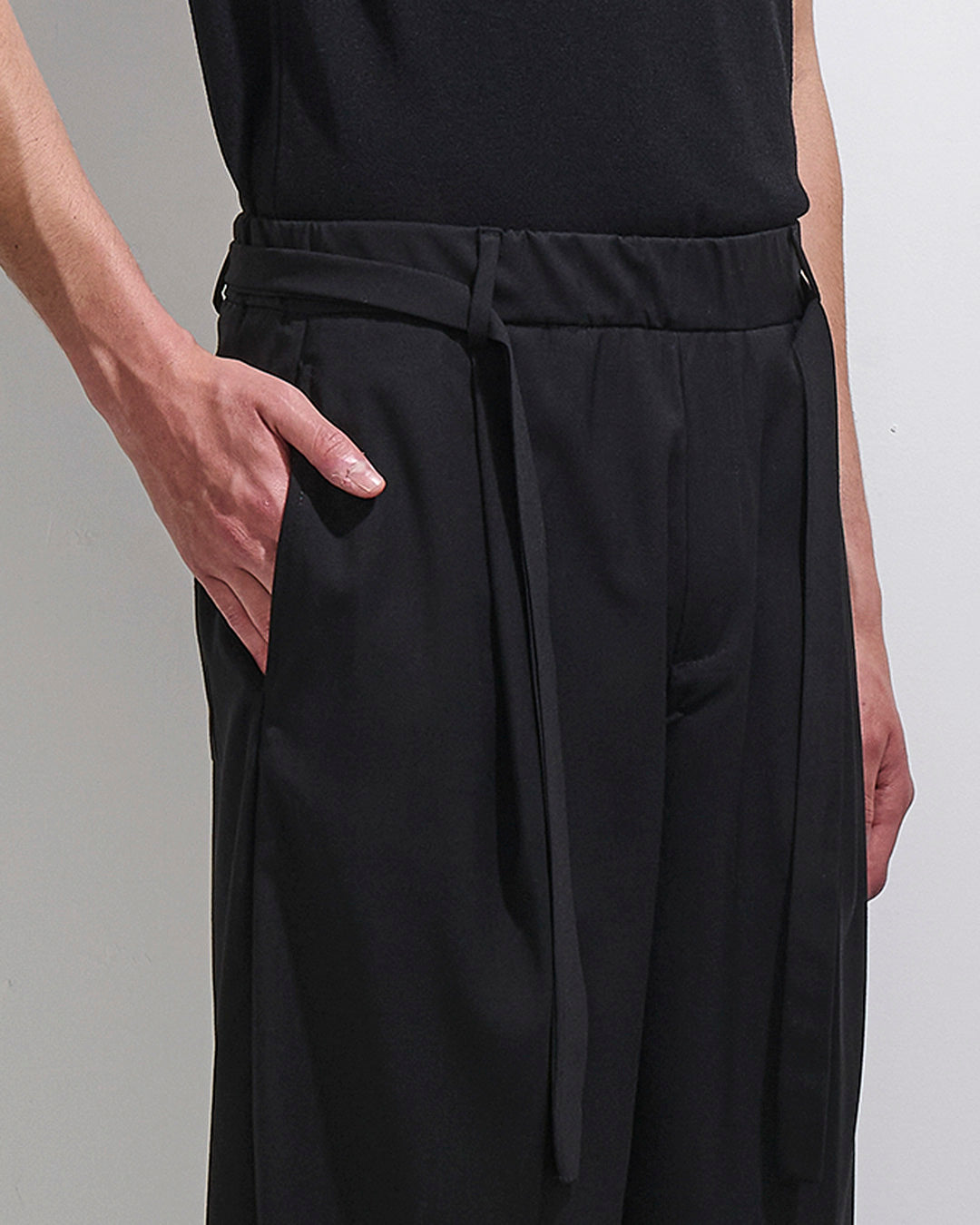 Pantalaccio strutturato con laccio