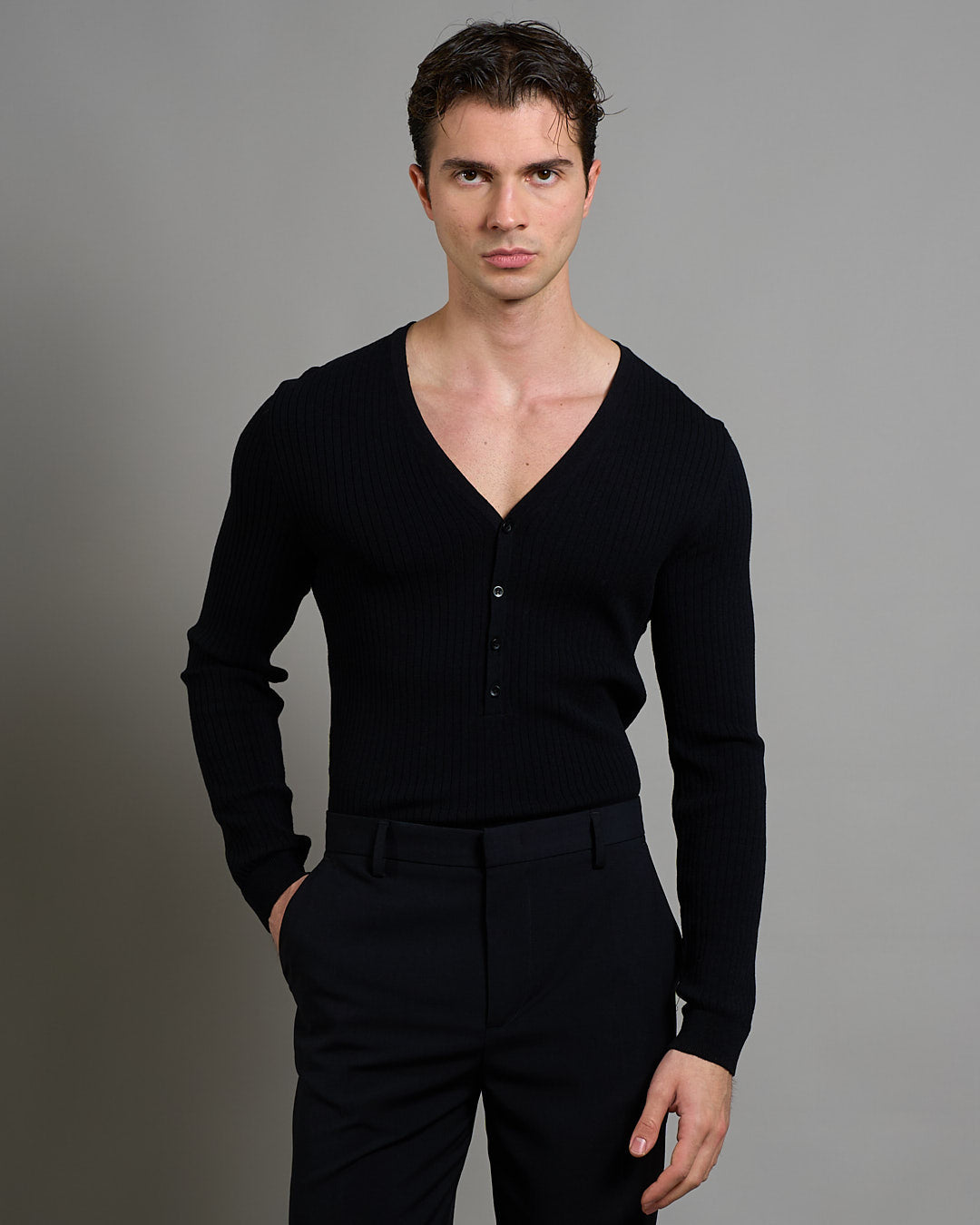 Maglia serafino scollo a V a coste