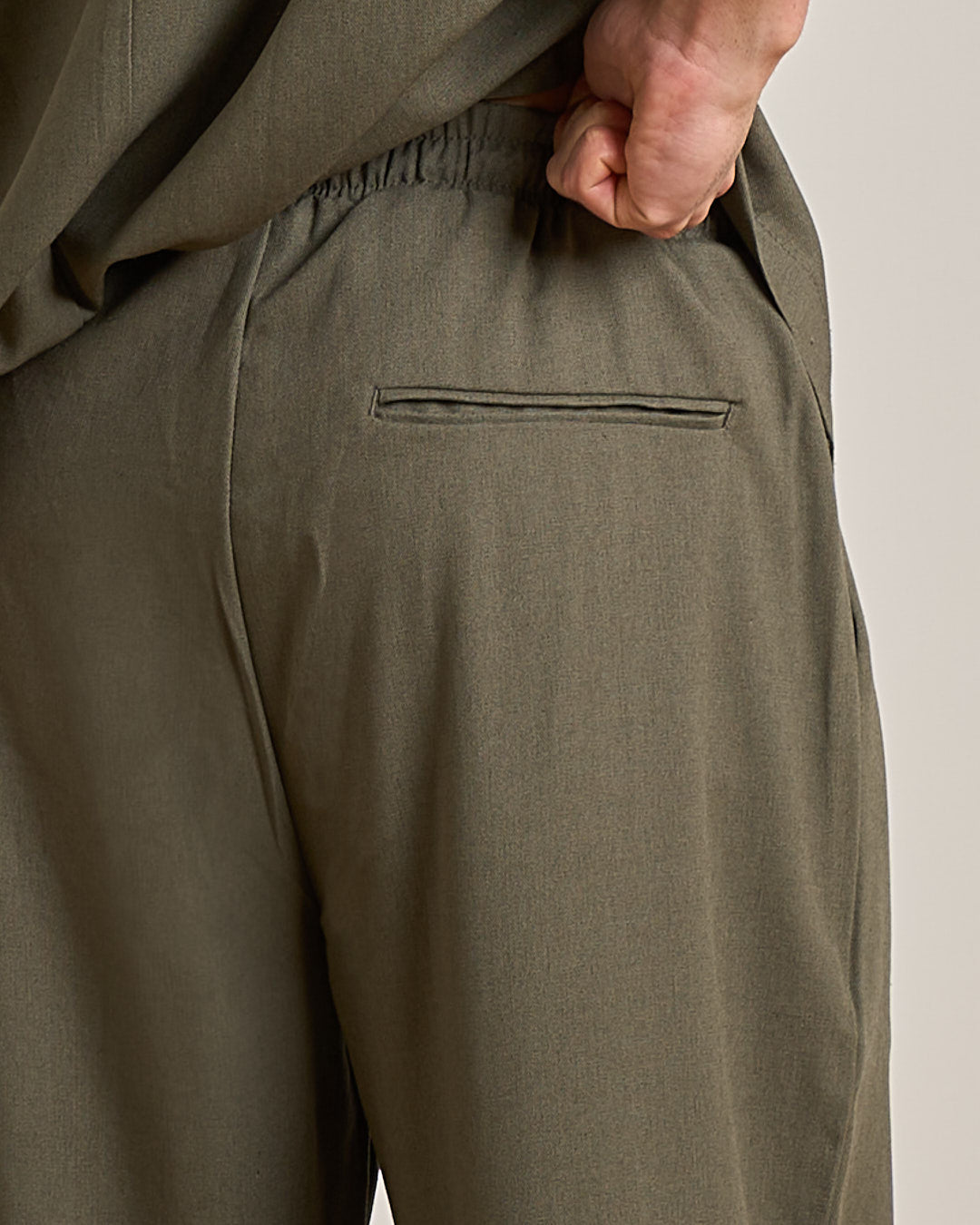 Pantalaccio jogger gamba larga in lino