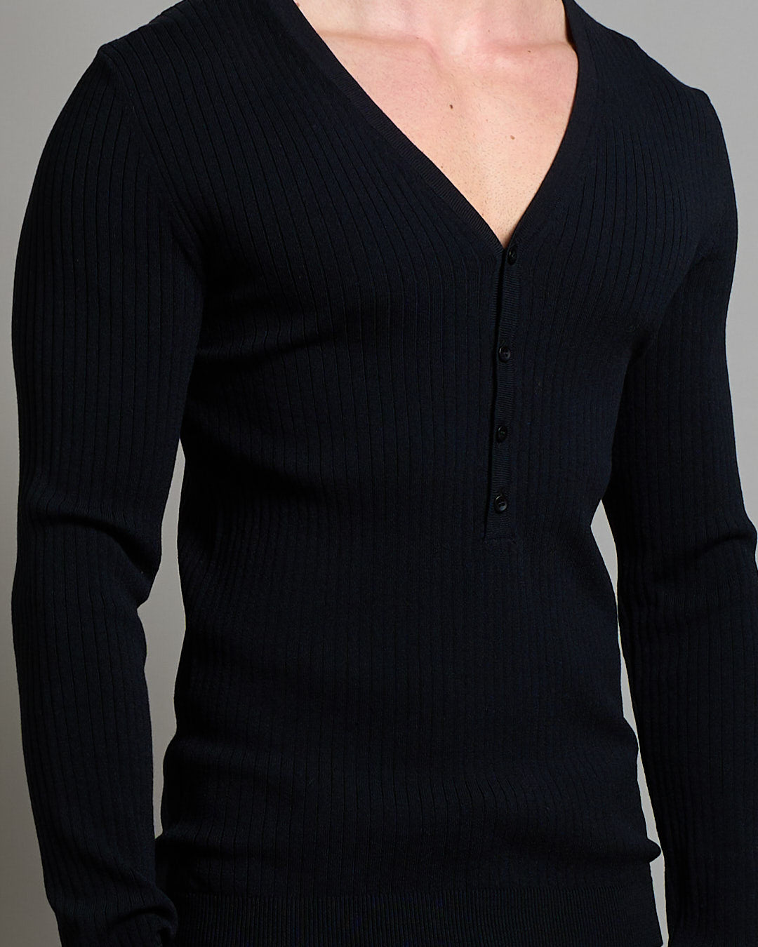 Maglia serafino scollo a V a coste