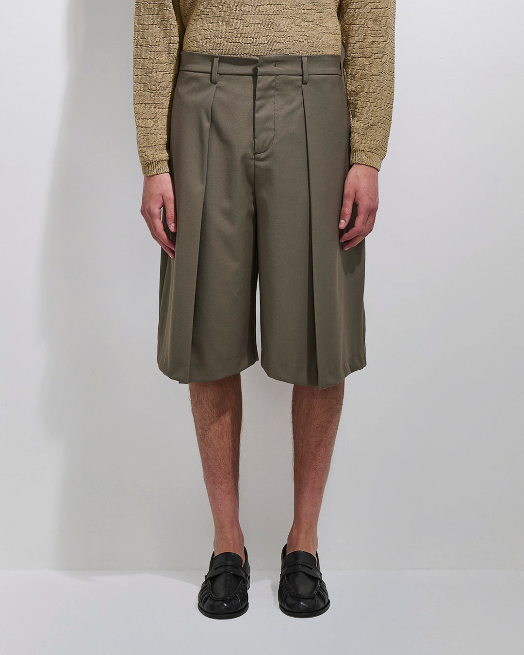 Bermuda con pieghe wide fit
