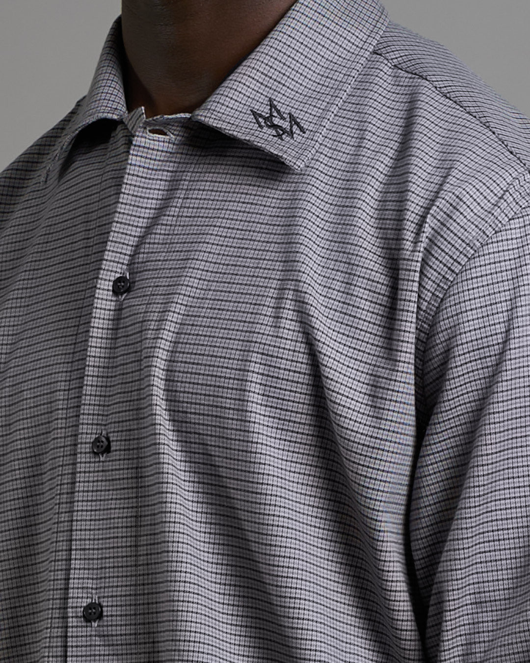 Camicia cropped a quadri con ricamo