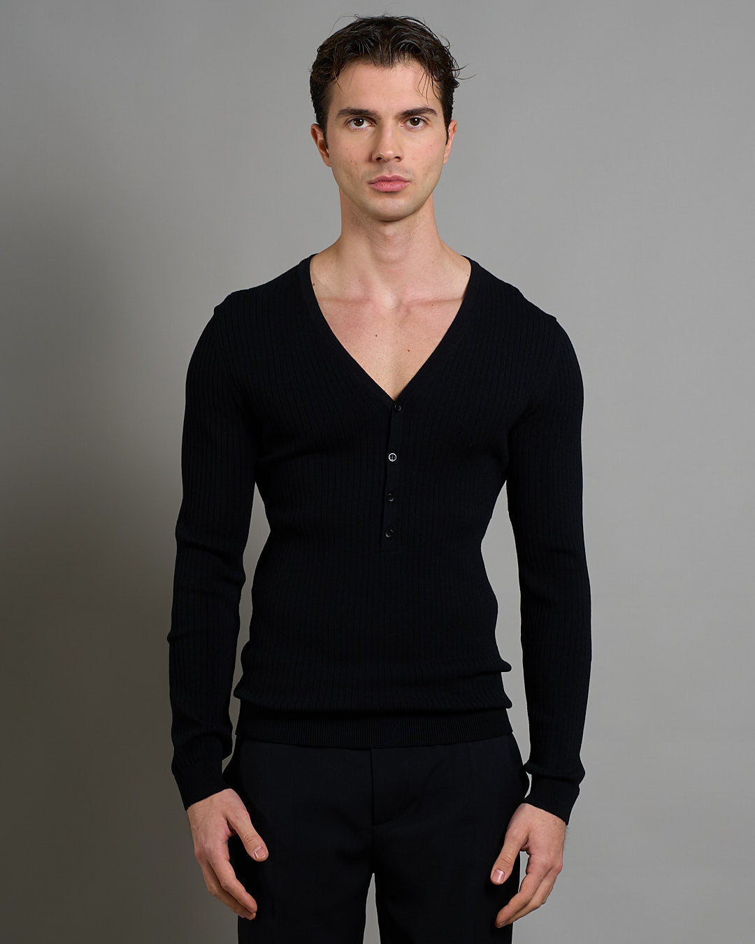 Maglia serafino scollo a V a coste