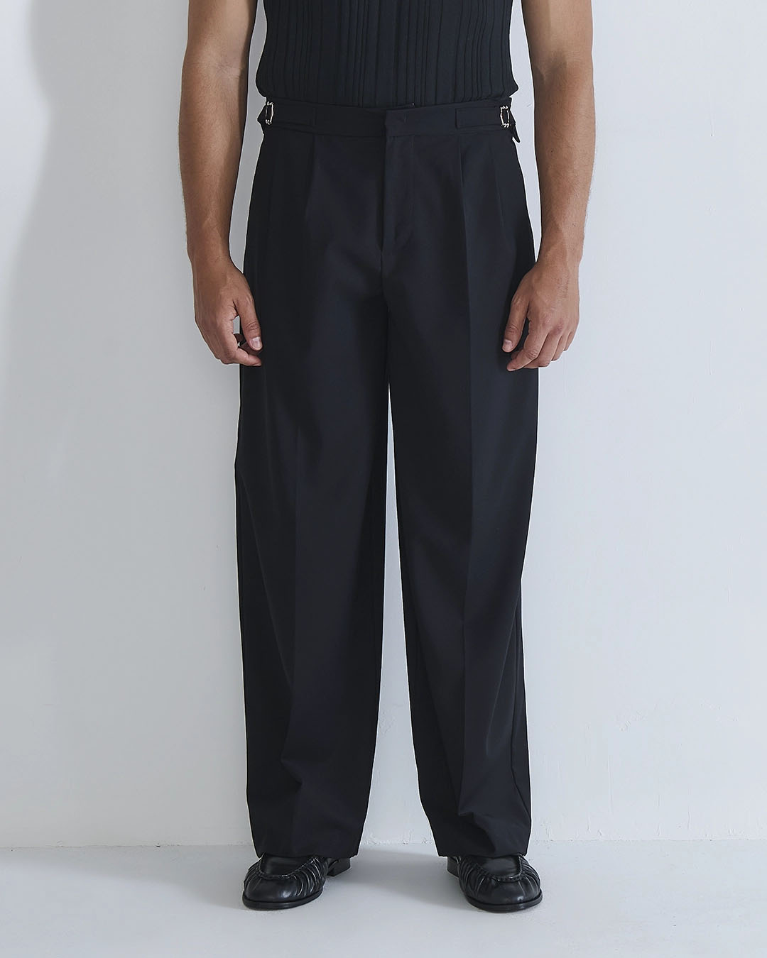 Pantalone da completo con fibbie