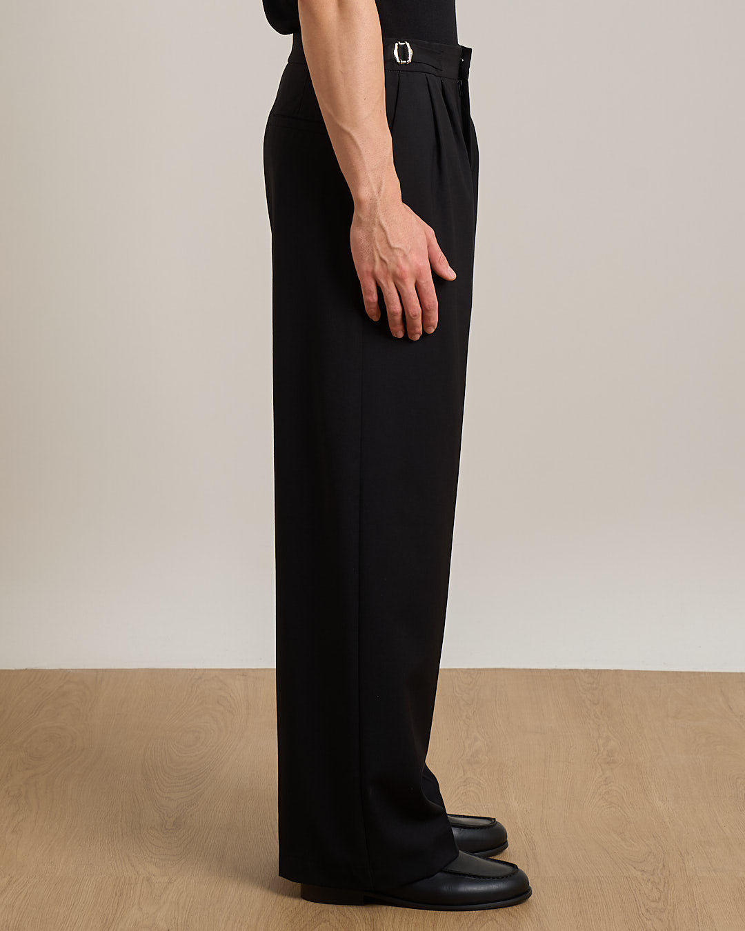 Pantalone da completo con fibbia
