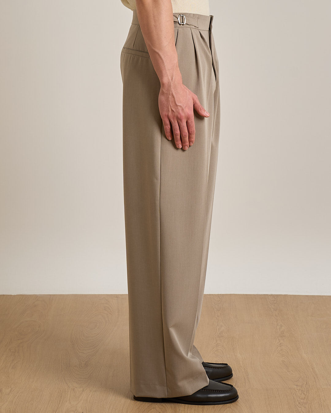 Pantalone da completo con fibbia