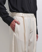 Pantalaccio strutturato con laccio
