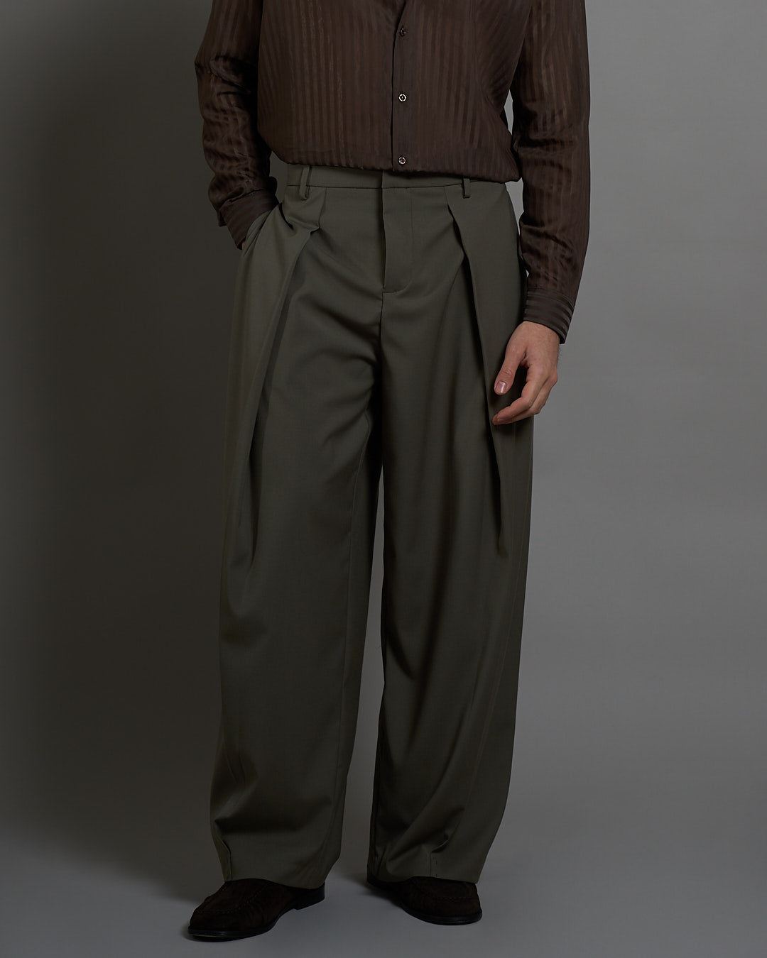 Pantalone Wide Fit con pieghe