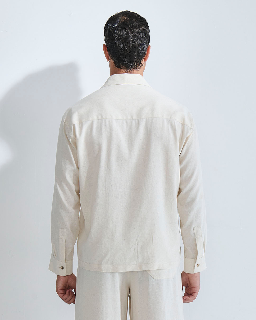 Camicia in lino con pieghe