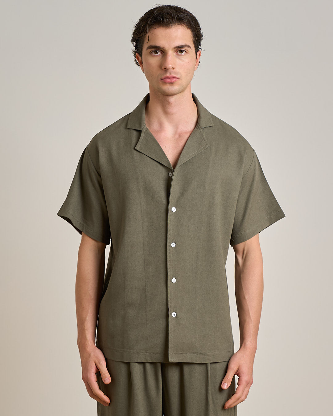 Camicia relax fit collo a bowling