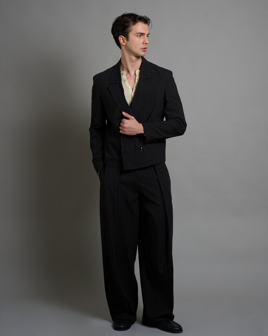 Giacca cropped doppiopetto gessata