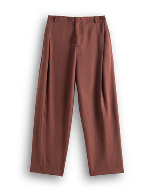 Pantalone con pieghe e cucitura laterale