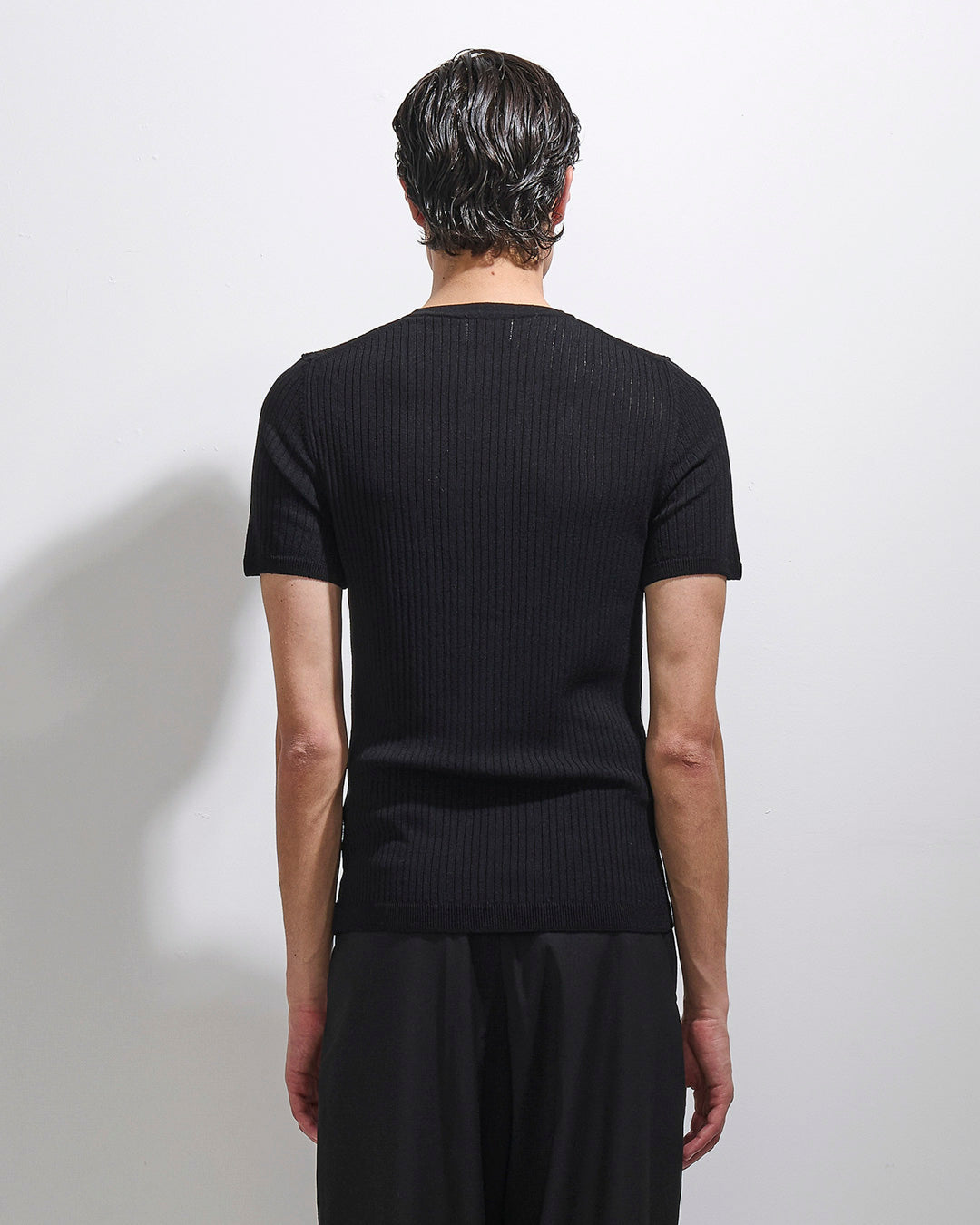 Maglia scollo a V a coste mezza manica