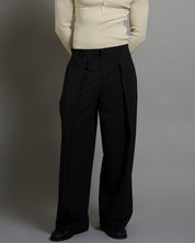 Pantalone Wide Fit con pieghe gessato