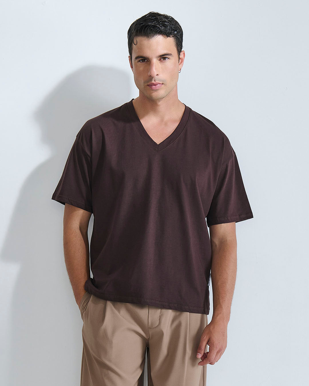 n0Bfey2Qxf1maJjwt_2520shirt_2520scollo_2520a_2520V_252023_2520copia.jpg