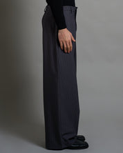 Pantalone Wide Fit con pieghe gessato