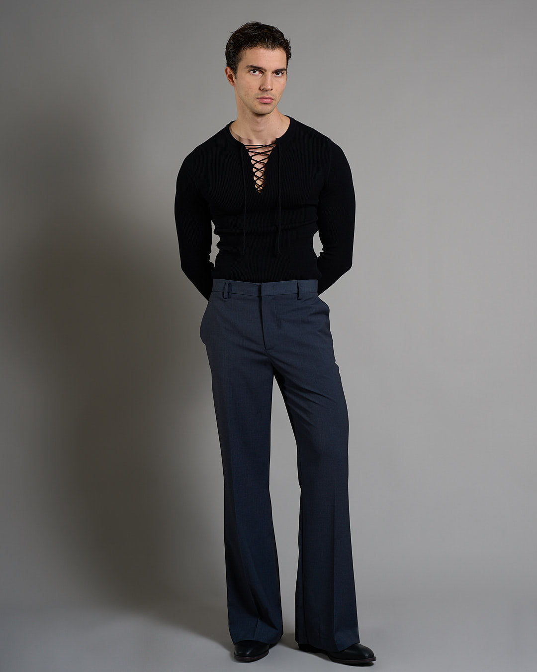 Maglia serafino a coste con lacci Limited Edition