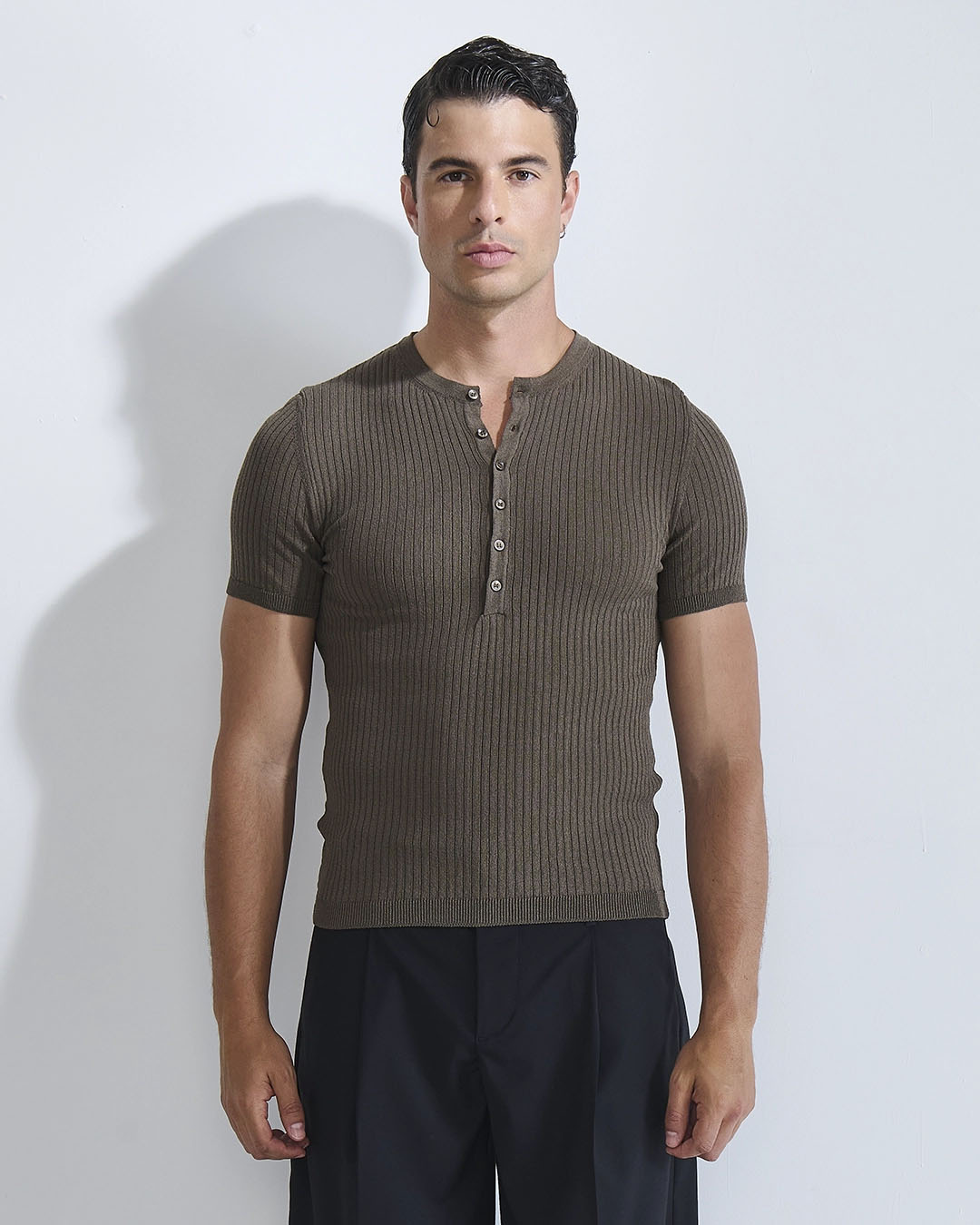 Maglia serafino a coste mezza manica
