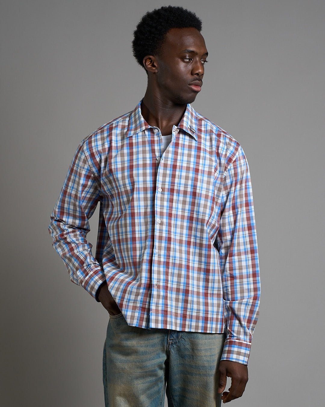 Camicia cropped a quadri con ricamo