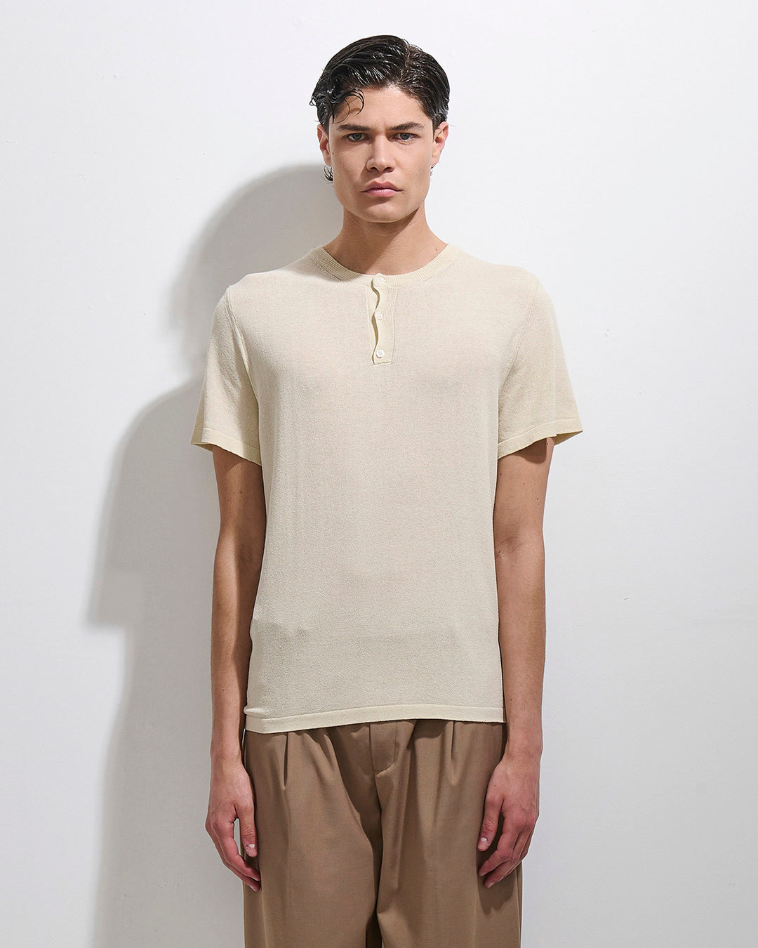 Maglia con collo a serafino