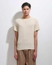 Maglia con collo a serafino