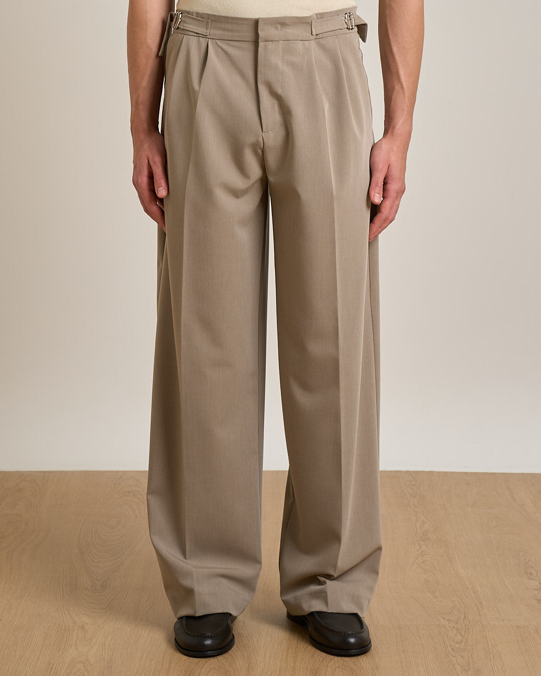 Pantalone da completo con fibbia