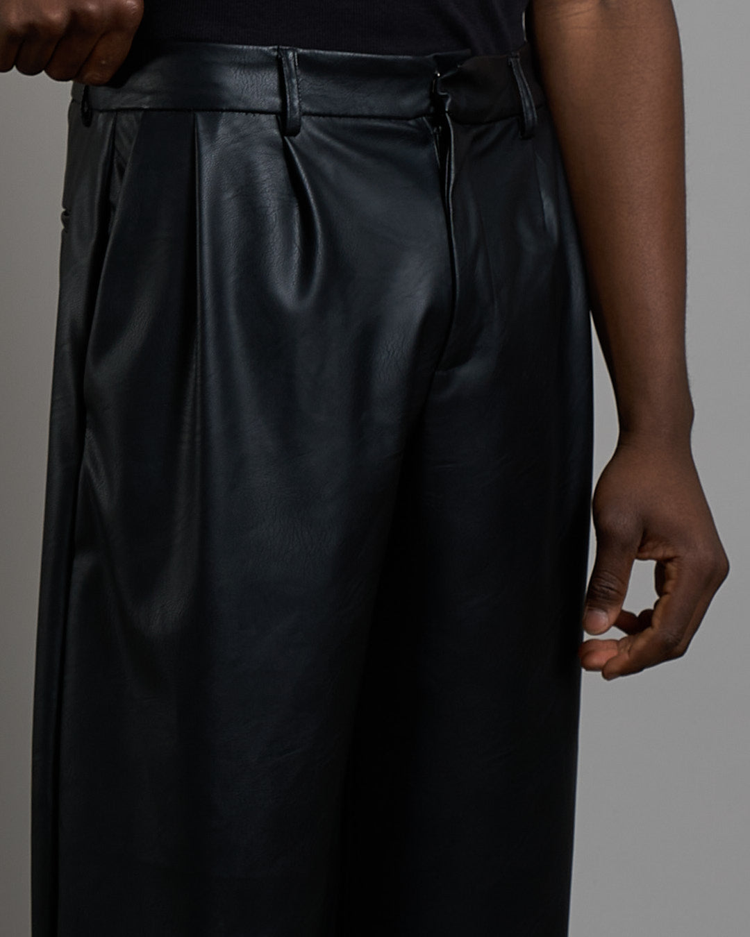 Pantalone Relax Fit effetto pelle