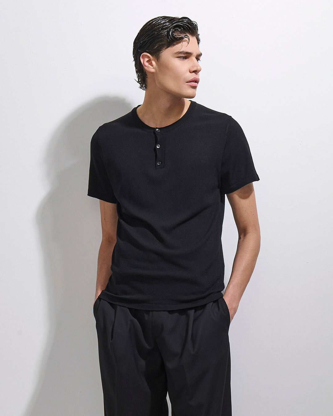 Maglia con collo a serafino
