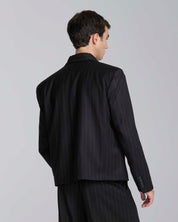 Giacca cropped doppiopetto gessato nero