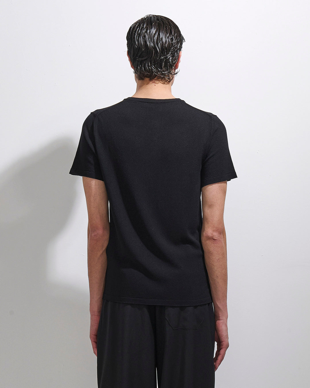 Maglia con collo a serafino